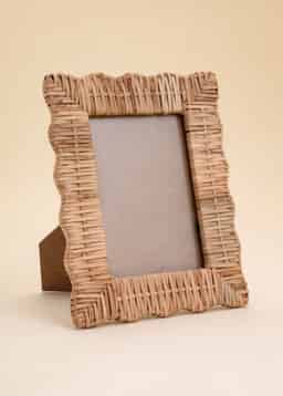 RATTAN SCALLOP PHOTO FRAME - NATURAL