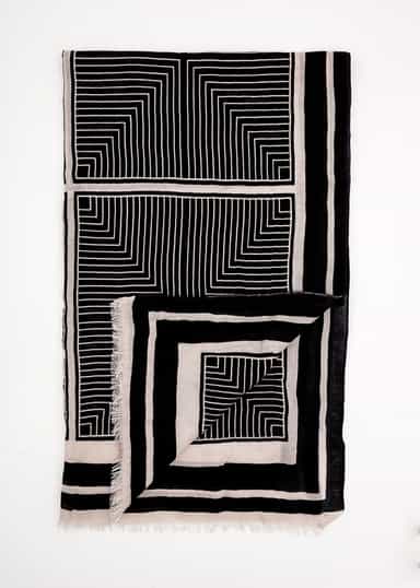 STRIPED Mönstrad lång scarf - Svart 1 - Indiska