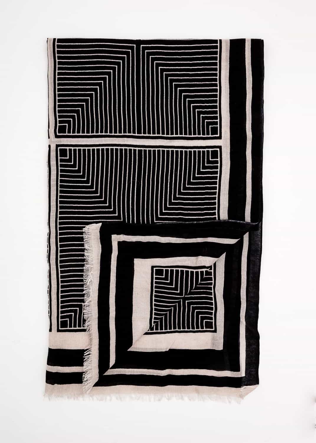 STRIPED Mönstrad lång scarf - Svart 1 - Indiska