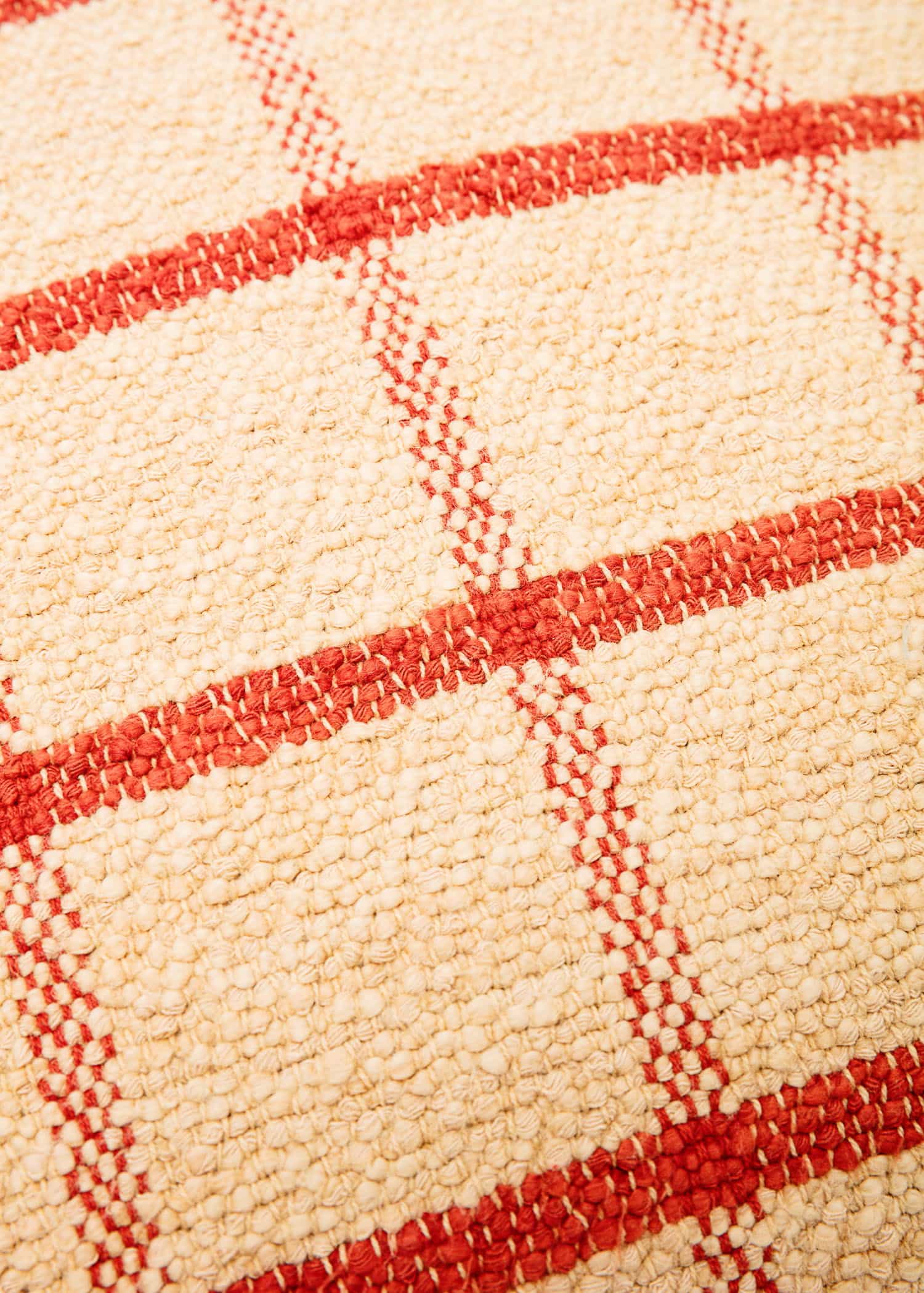 Clara Rutigt kuddfodral - Beige 2 - Indiska