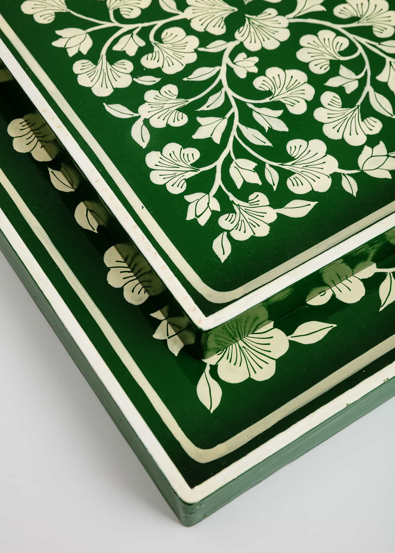 Handpainted Stor handmålad träbricka  - Grön 8 - Indiska