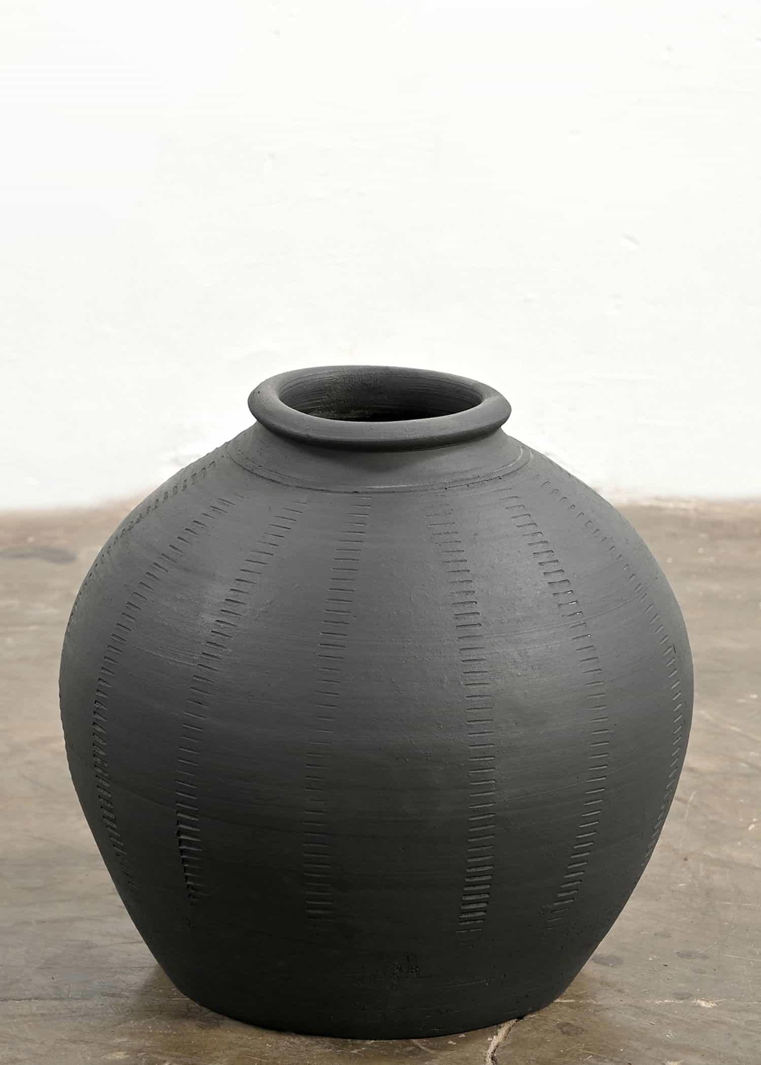 Terracotta Stor terrakottavas - Svart 1 - Indiska