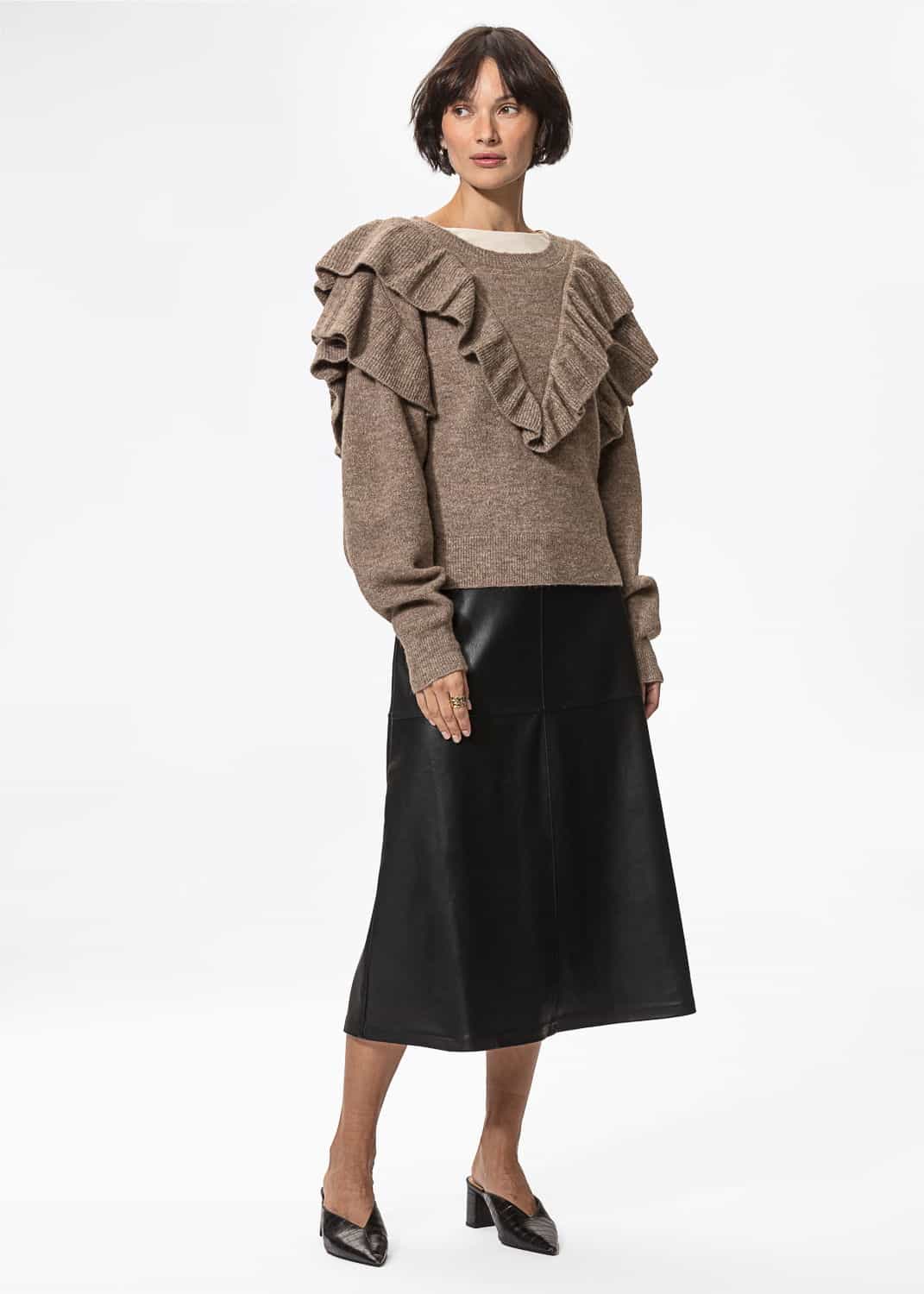 RUFFLE Stickad tröja med volang - Beige 4 - Indiska
