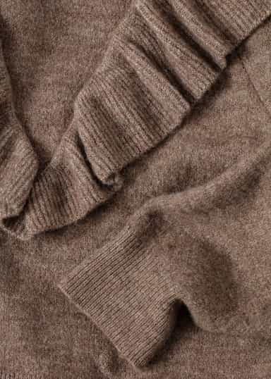 RUFFLE Stickad tröja med volang - Beige 9 - Indiska