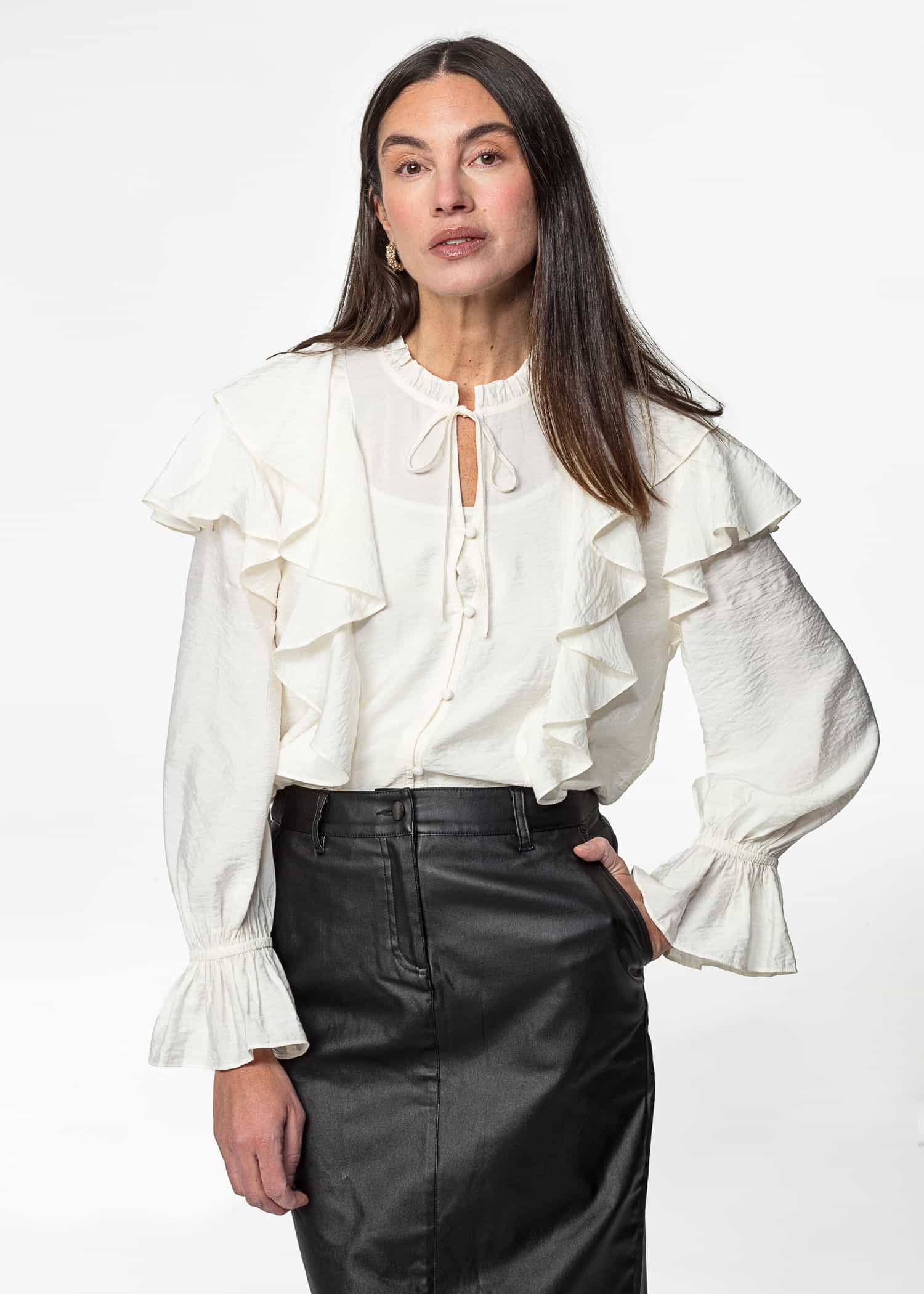 ALIZIA Vit blus med volang - Vit 1 - Indiska