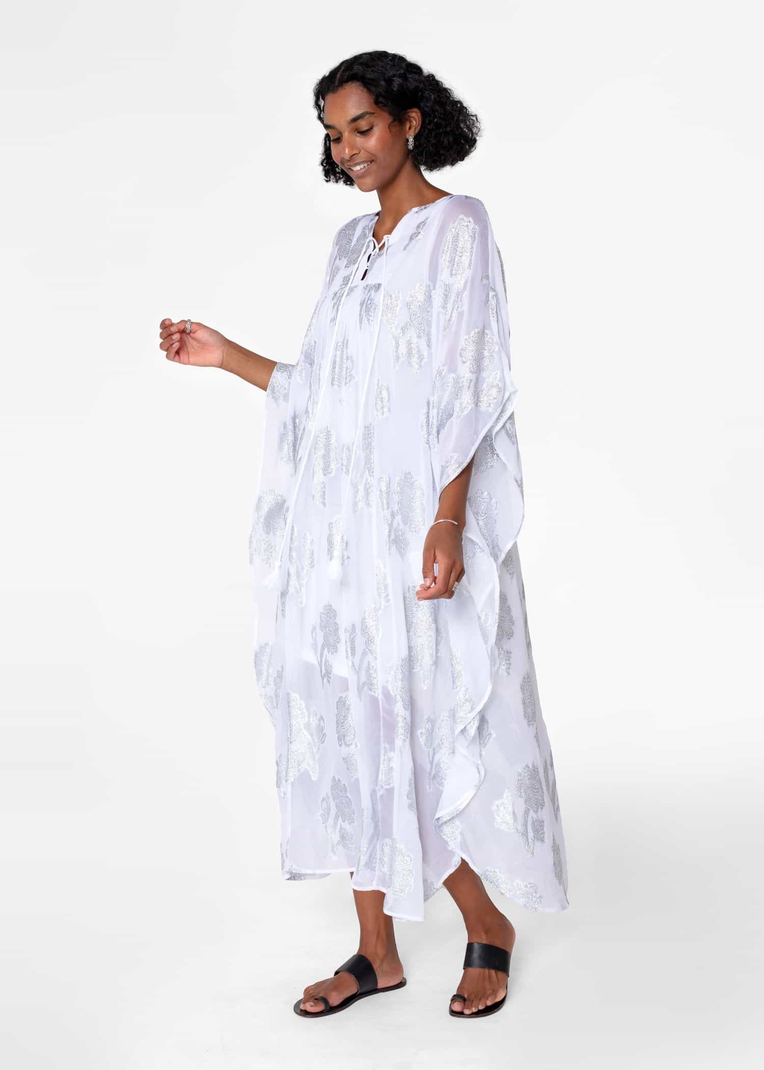PARADISE Glittrig lång kaftan  - Vit 4 - Indiska