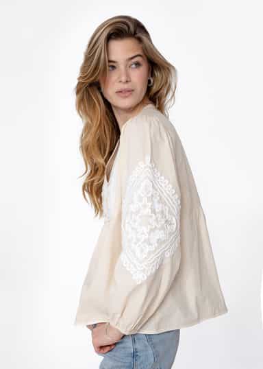 Petra Broderad poplinblus i bomull - Beige 2 - Indiska