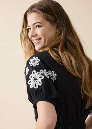 ELIZABETH Brodert bluse med blomster - Svart 3 - Indiska