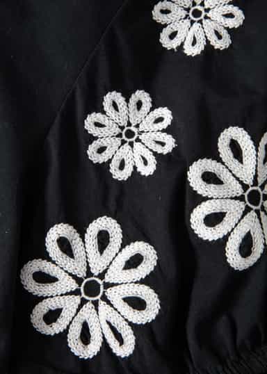 ELIZABETH Brodert bluse med blomster - Svart 6 - Indiska