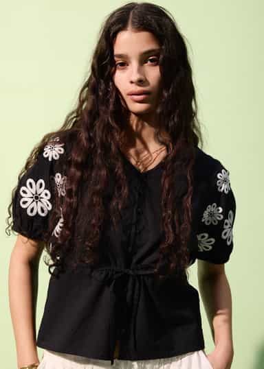 ELIZABETH Brodert bluse med blomster - Svart 2 - Indiska