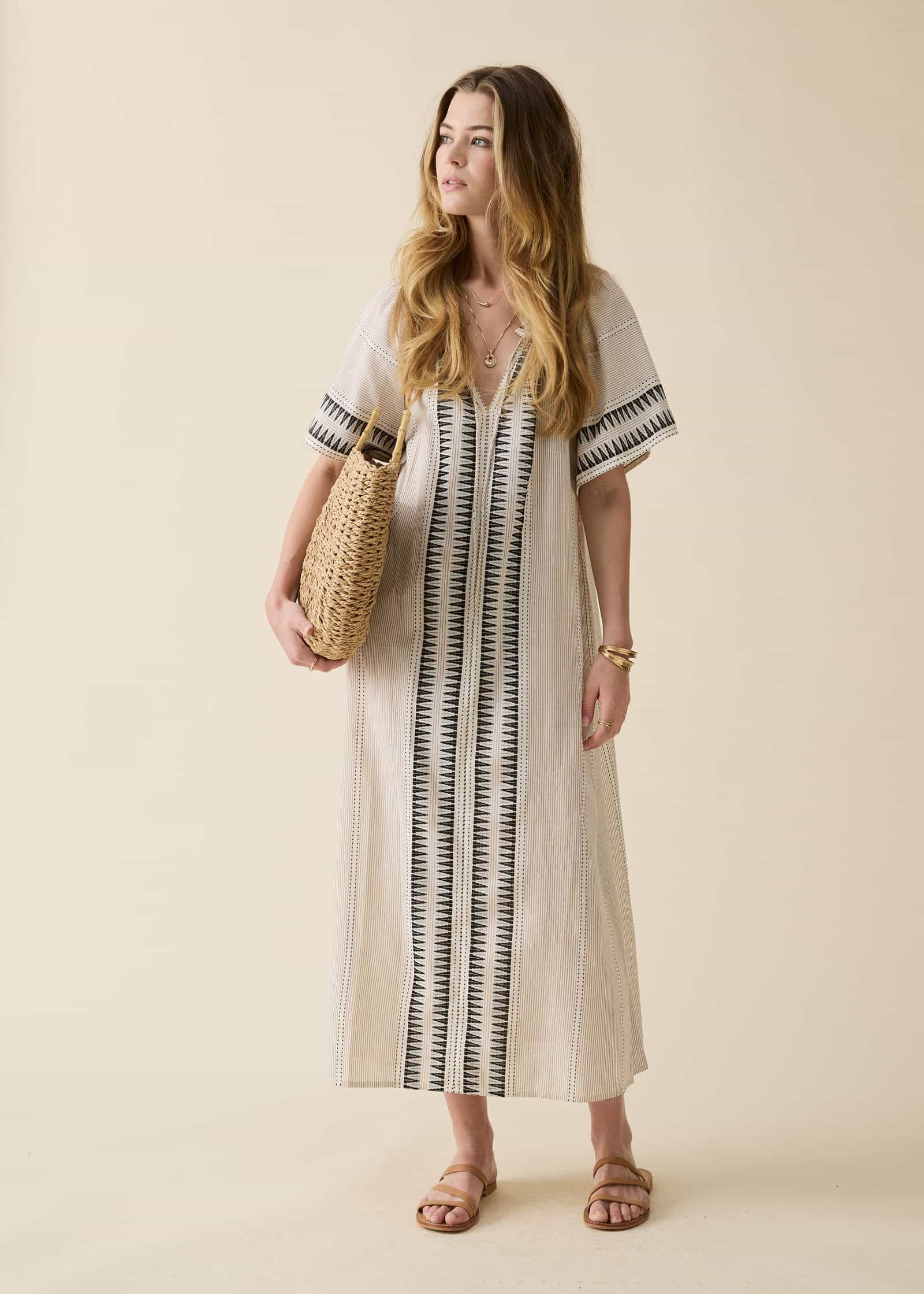 DONNA Pitkä jakardikuvioitu mekko - Beige 1 - Indiska
