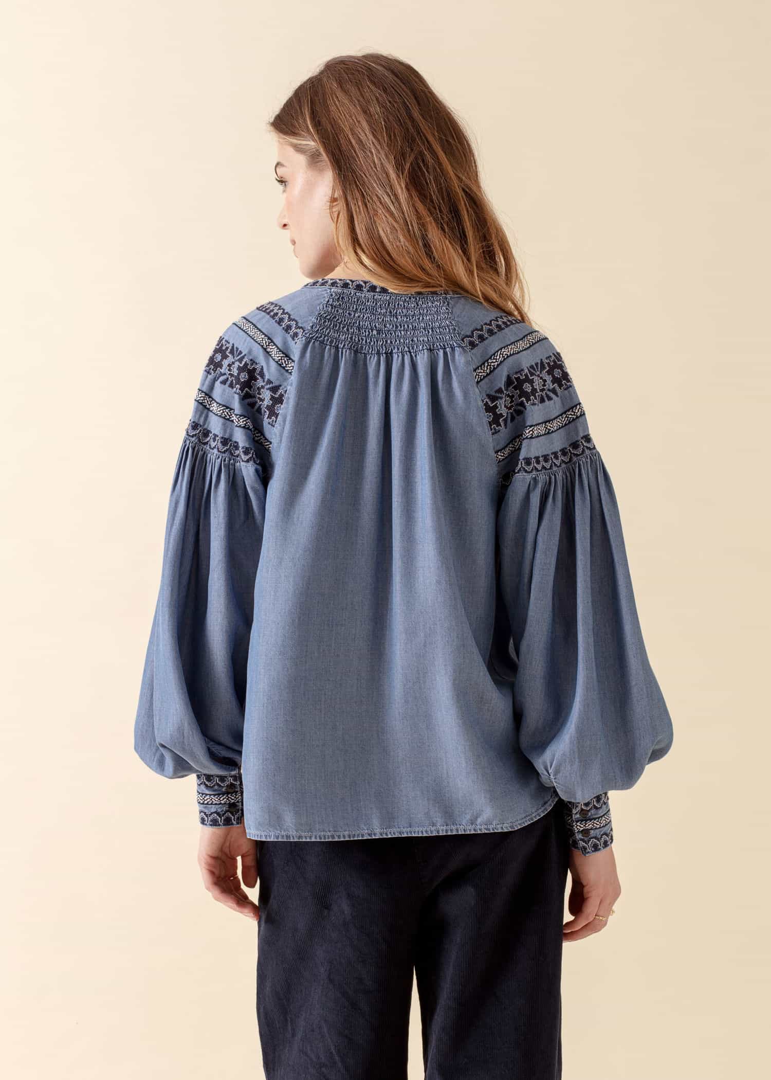 MARYLIN Blå broderad blus - Blå 3 - Indiska