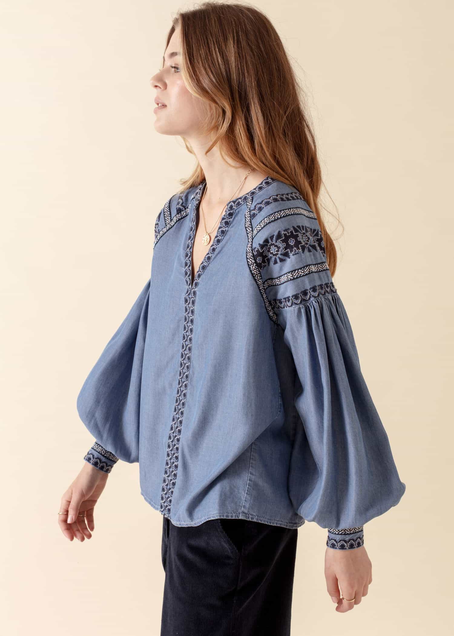 MARYLIN Blå broderad blus - Blå 4 - Indiska
