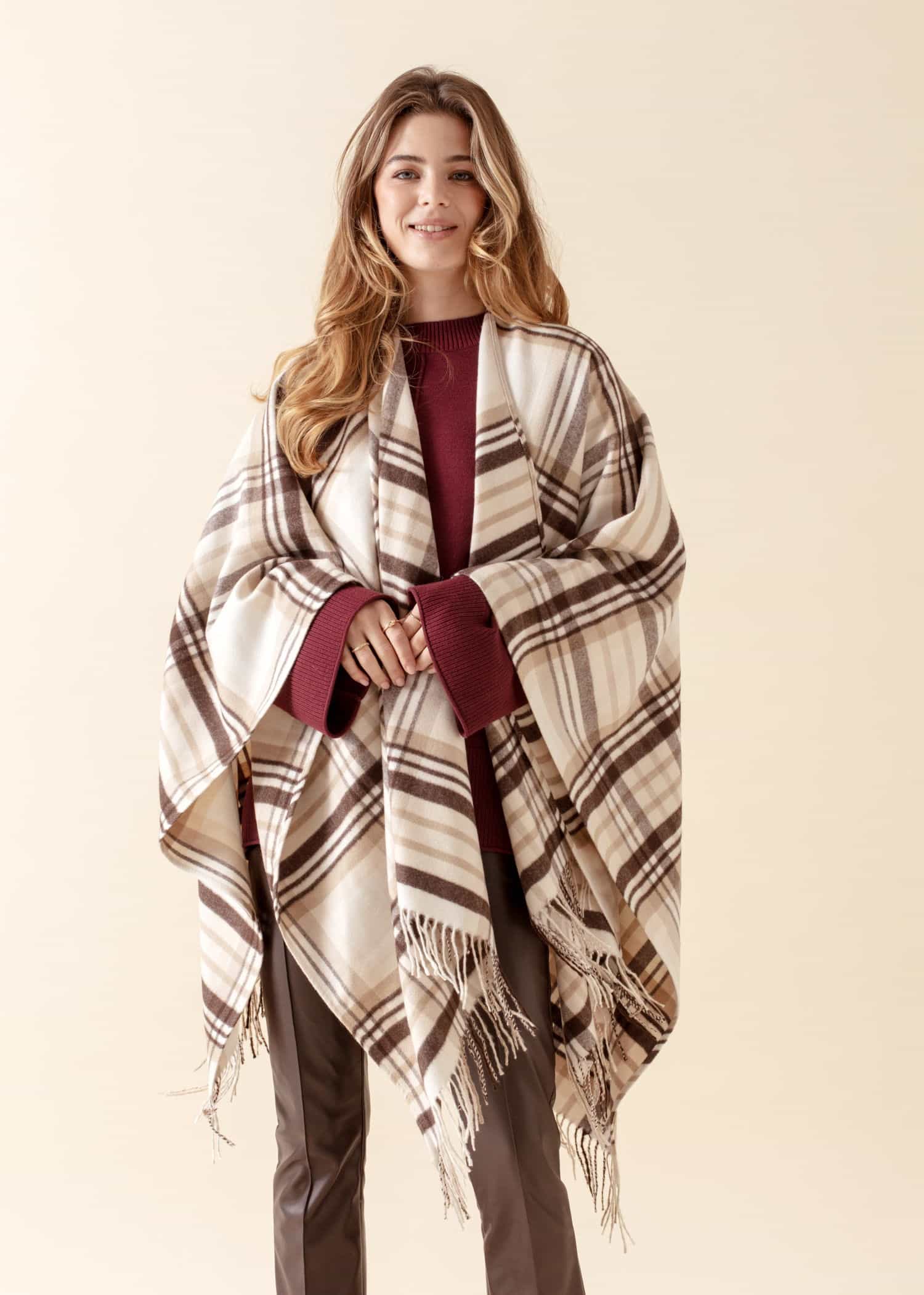 BROWNS Rutig poncho med fransar - Beige 1 - Indiska