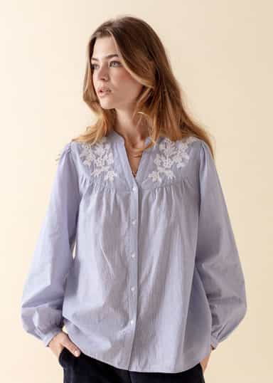 NILA Lyseblå brodert bluse - Blå 1 - Indiska