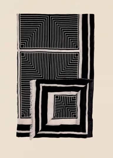 STRIPED Mønstret langt skjerf - Svart 1 - Indiska