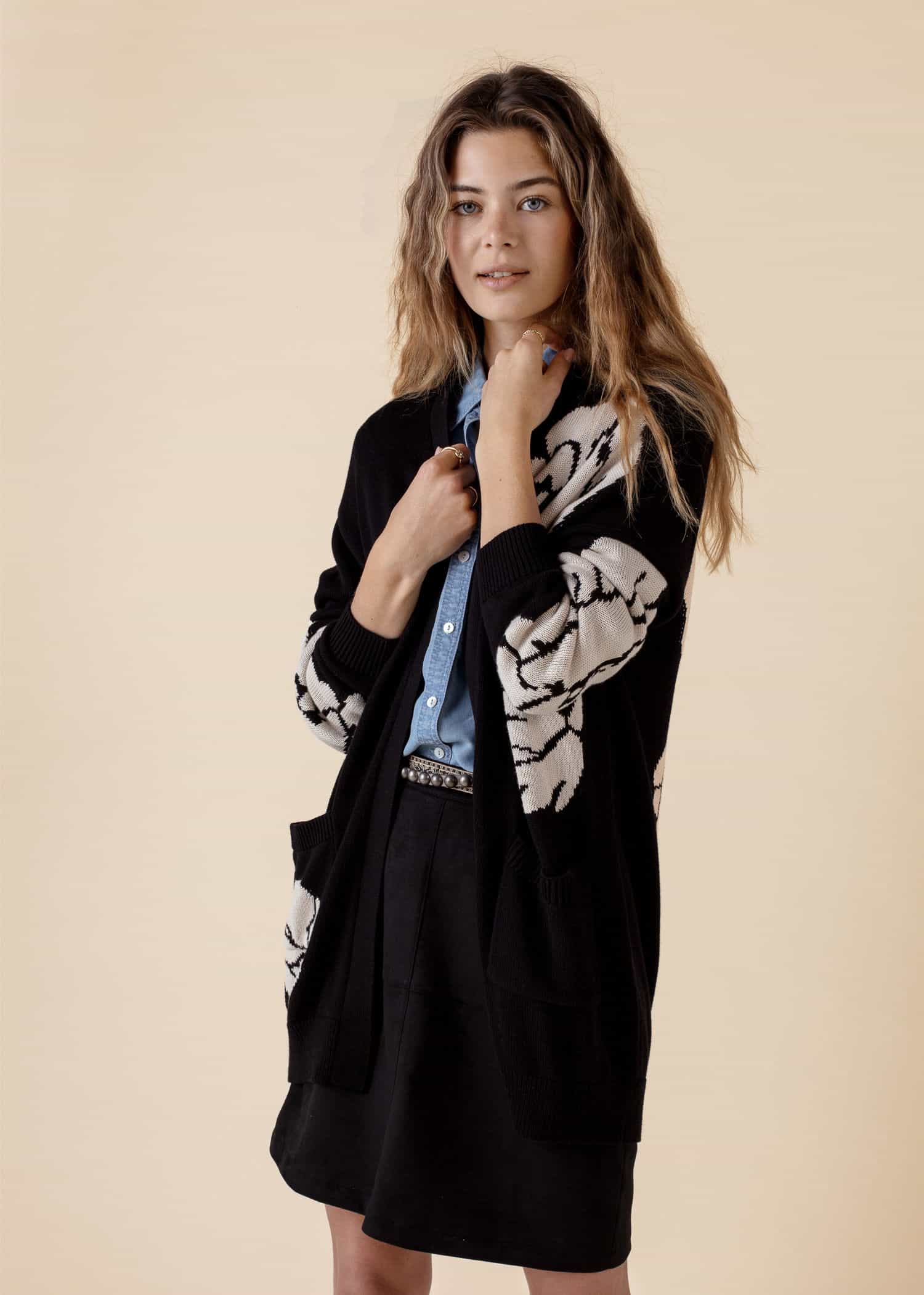 Flower Blomstret cardigan - Svart 1 - Indiska