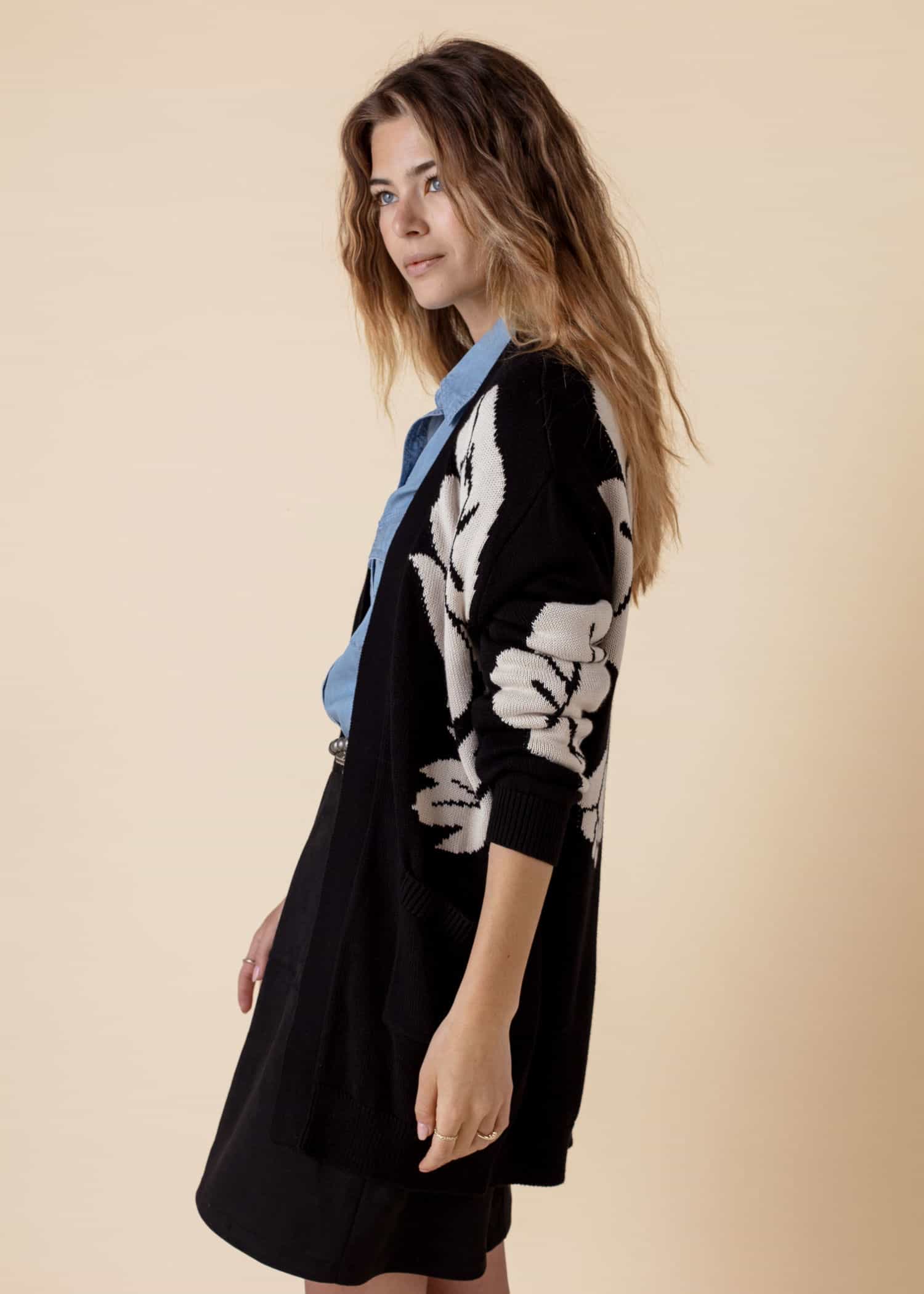 Flower Blomstret cardigan - Svart 4 - Indiska