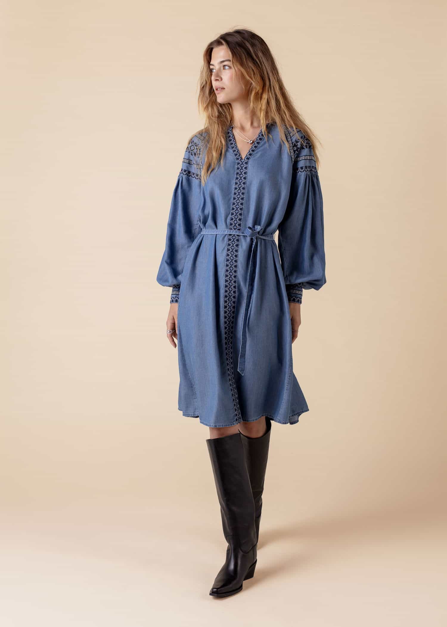 LOURDES Brodeerattu Tencel-mekko  - Sininen 1 - Indiska
