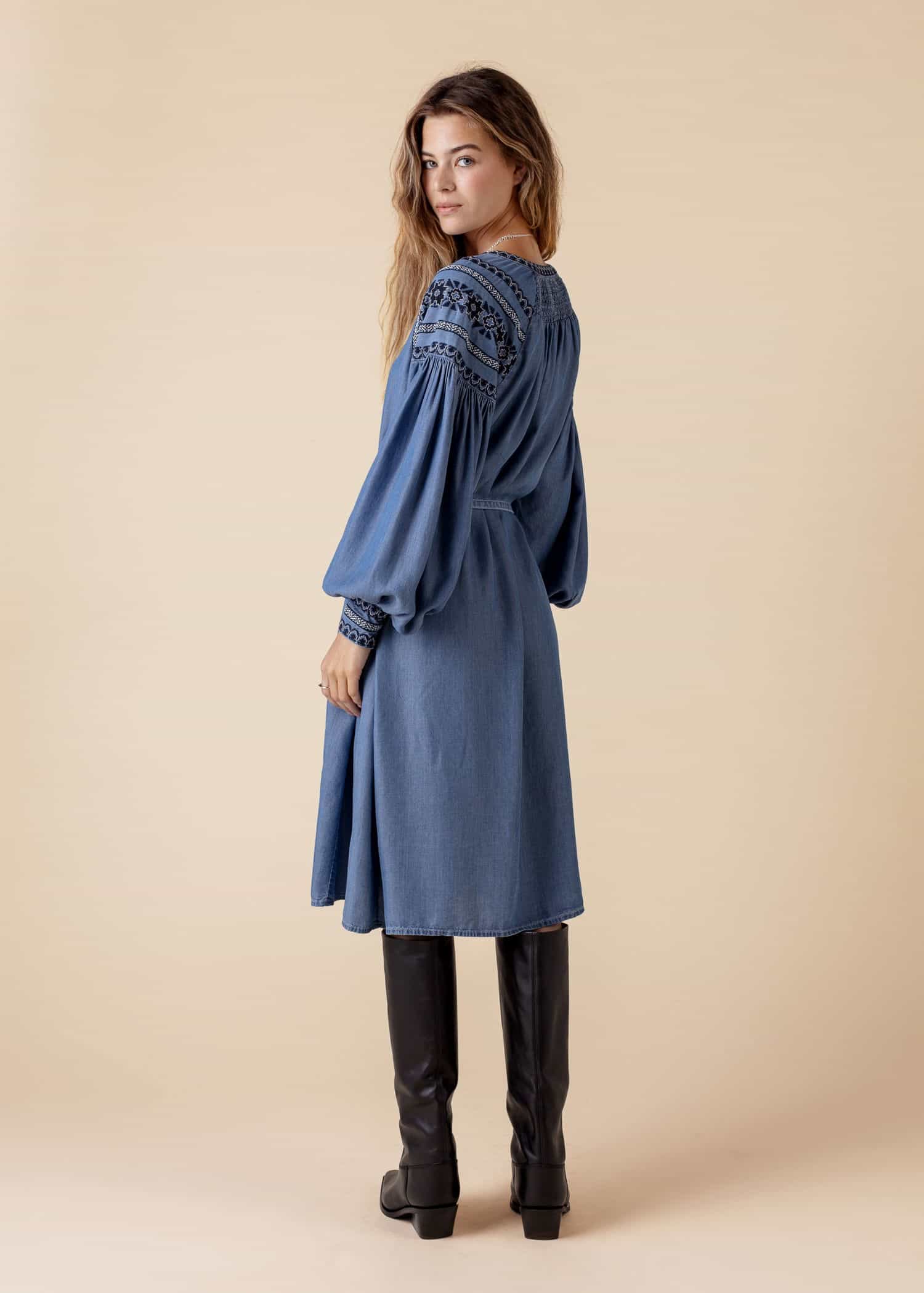 LOURDES Brodeerattu Tencel-mekko  - Sininen 3 - Indiska