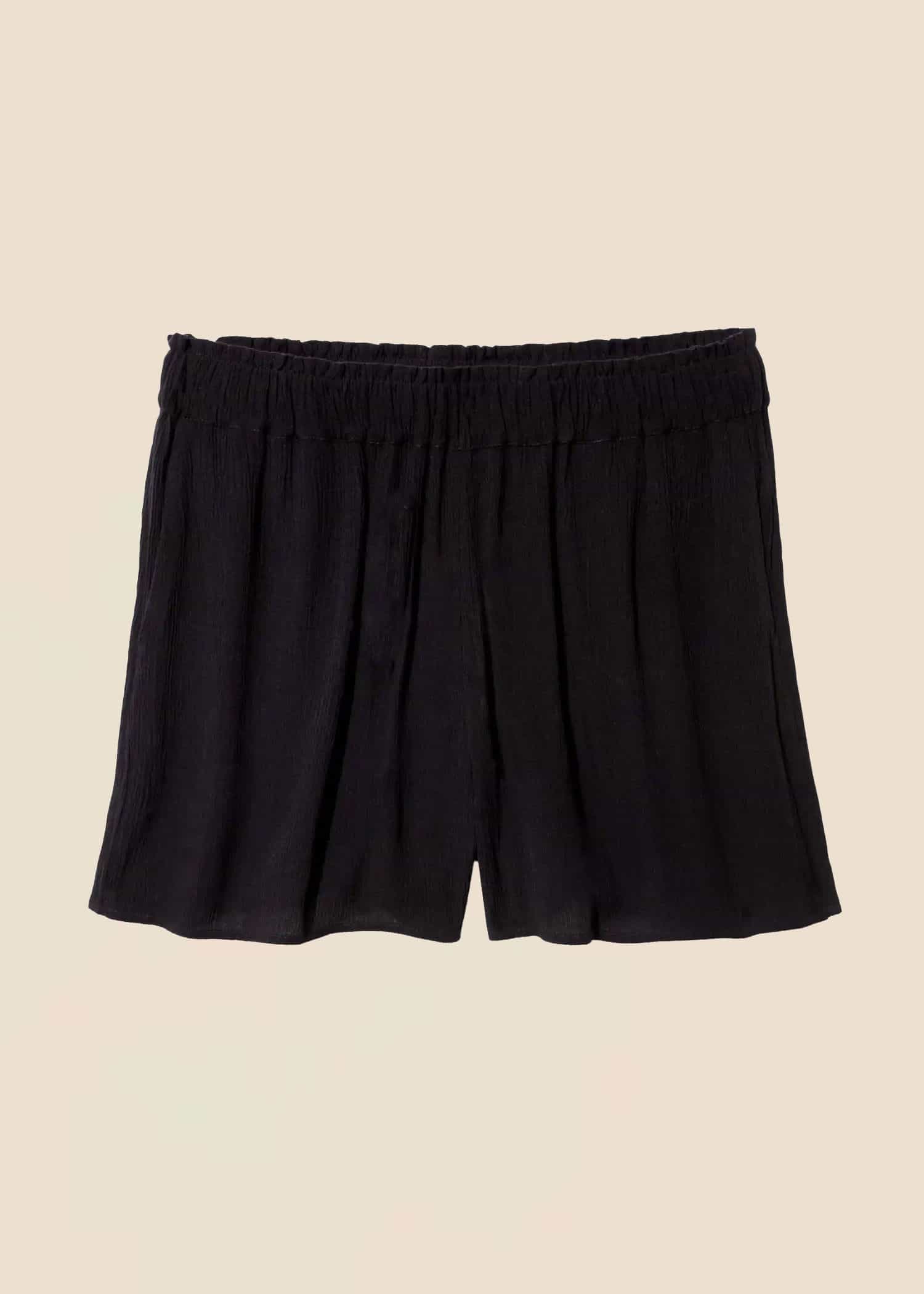 LILA Svarta krinklade shorts - Svart 1 - Indiska