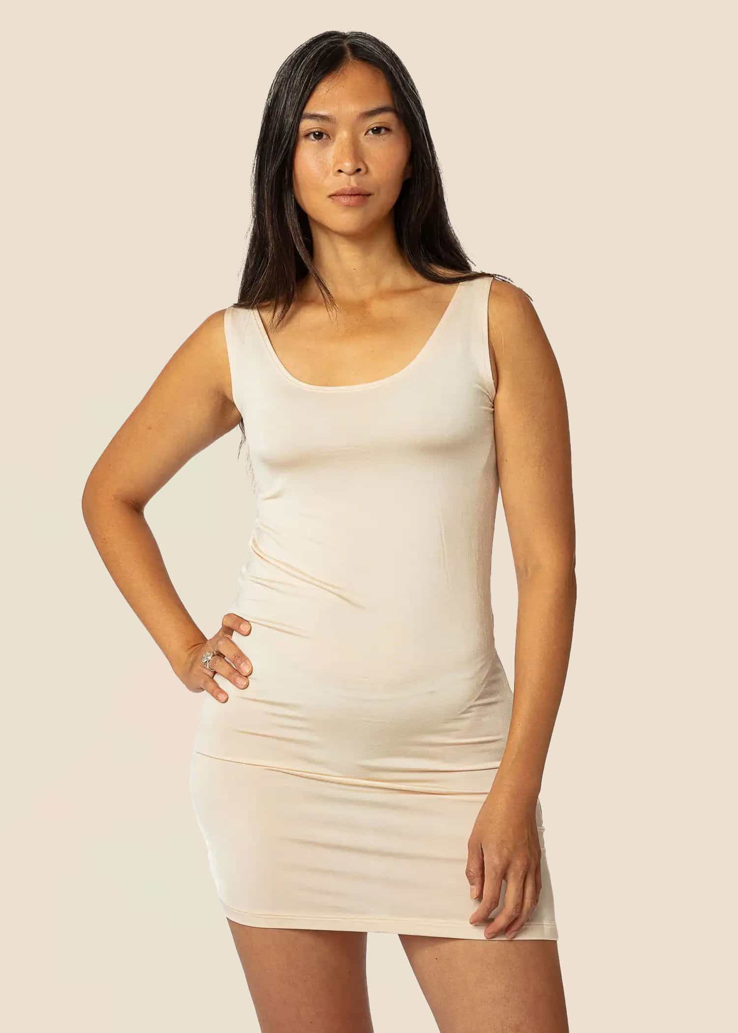 SANNE Yksivärinen hihaton mekko - Beige 1 - Indiska