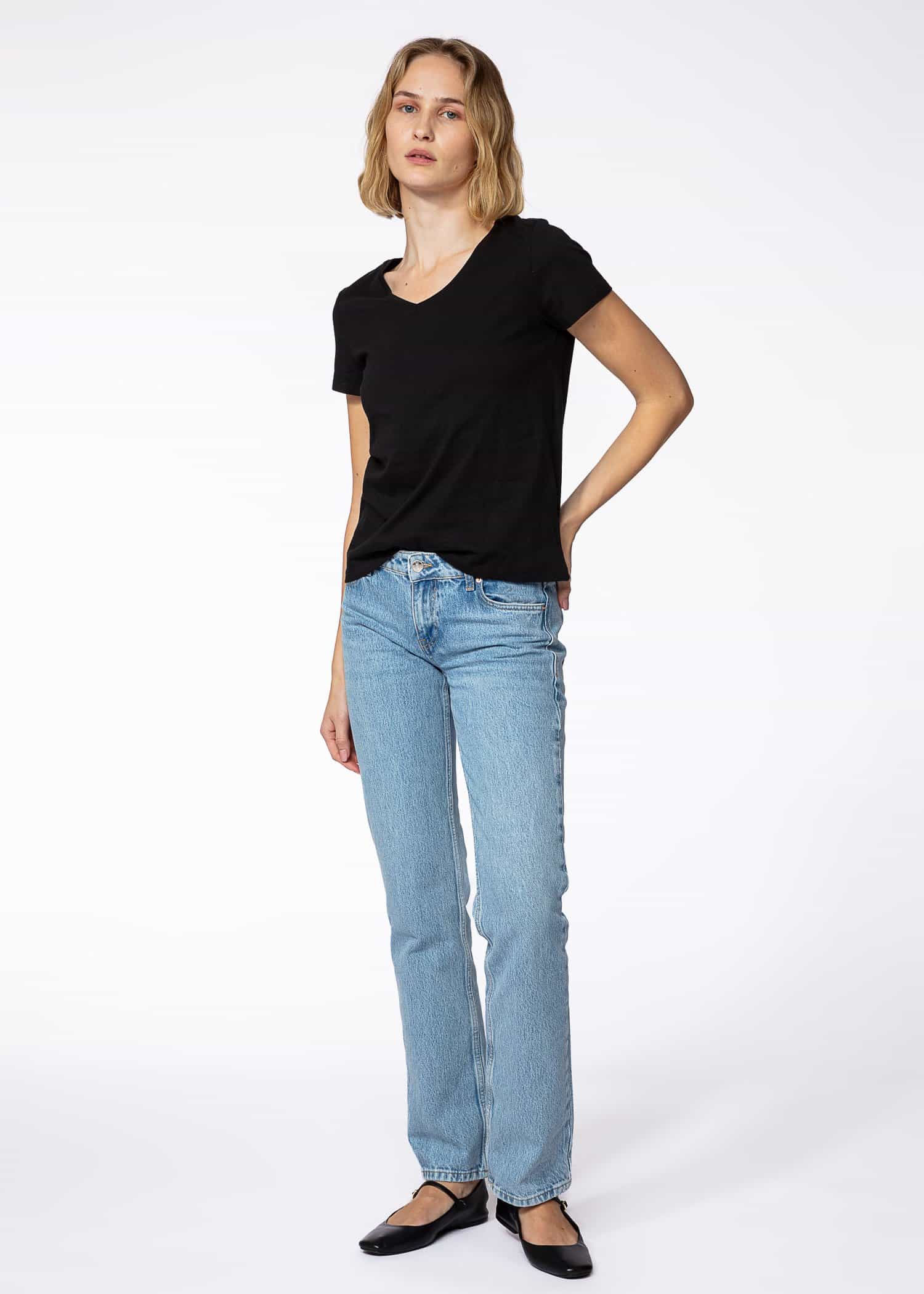 MATHILDA V-ringad bomulls t-shirt - Svart 3 - Indiska