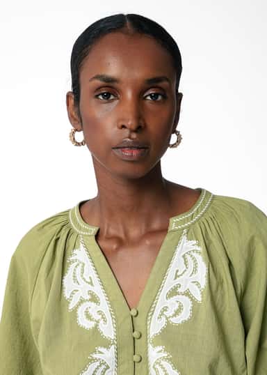 GRETA Grønn brodert bluse - Grønn 5 - Indiska