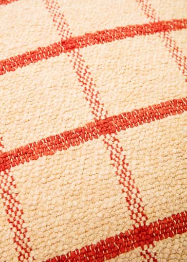 Clara Punainen ruutukuvioinen tyynynpäällinen - Beige 2 - Indiska