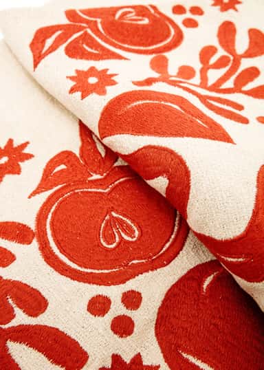 Holly Handbroderad julgransmatta - Röd 2 - Indiska