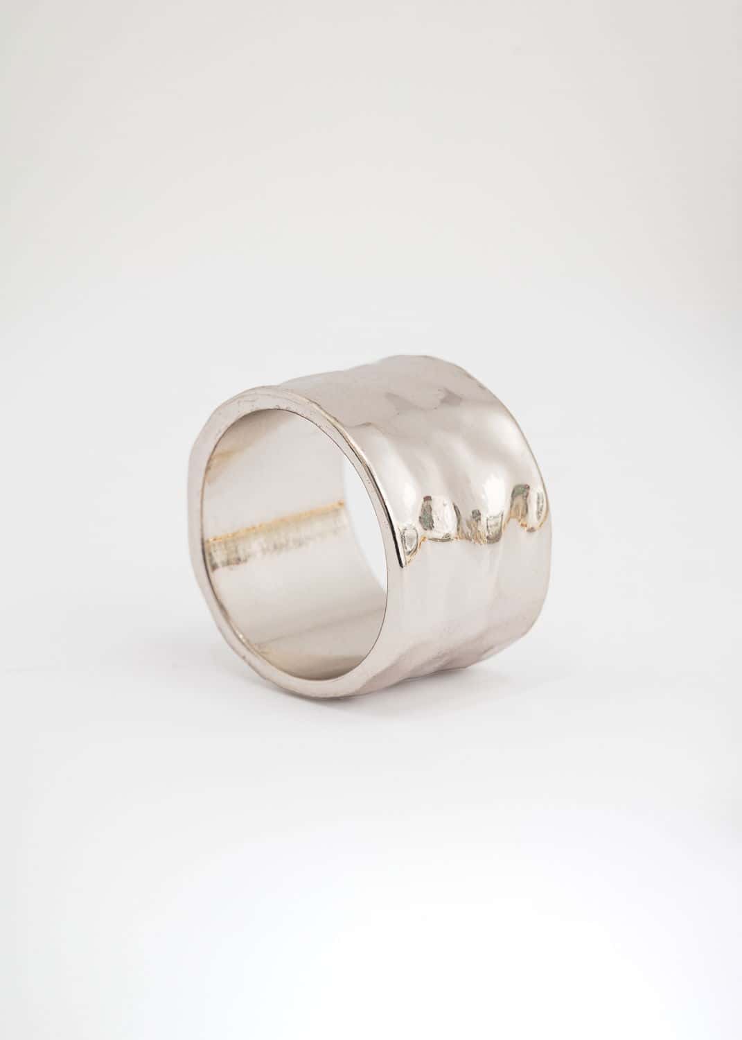 HAMMERED Sølvfarget hamret ring - Sølv 1 - Indiska
