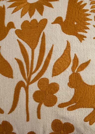 Easter Handbroderat kuddfodral i bomull - Gul 2 - Indiska