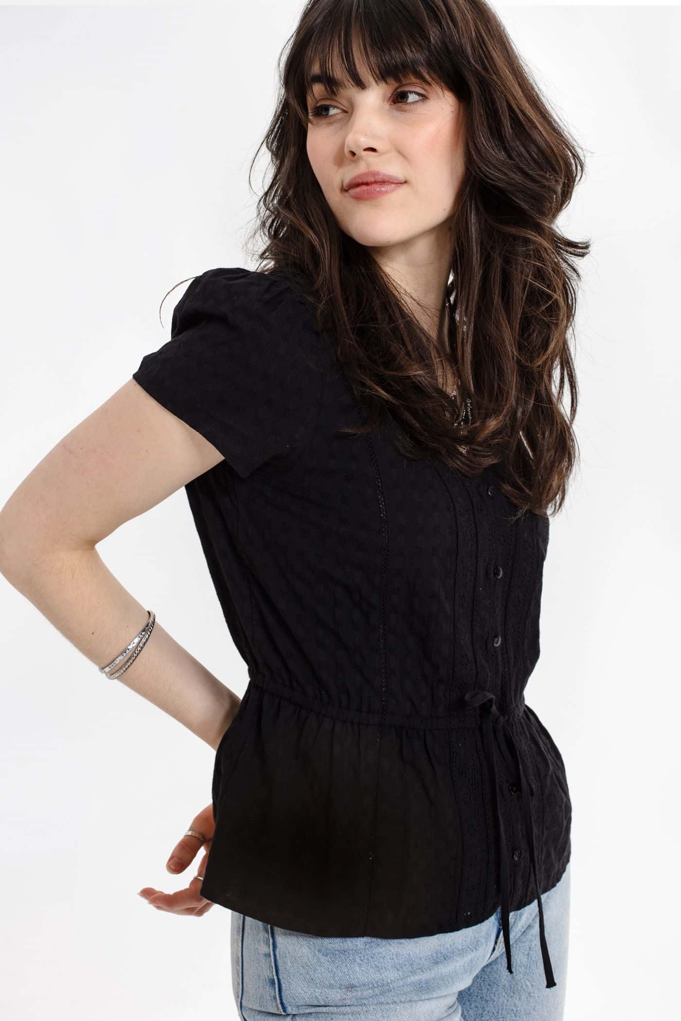 WINNIE Svart blus med spets - Svart 1 - Indiska