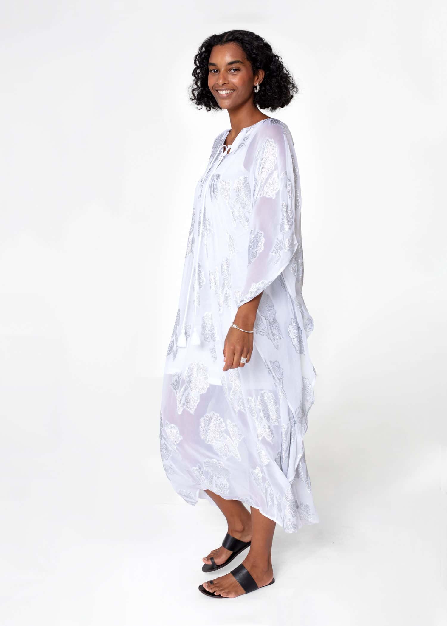 PARADISE Glittrig lång kaftan  - Vit 2 - Indiska
