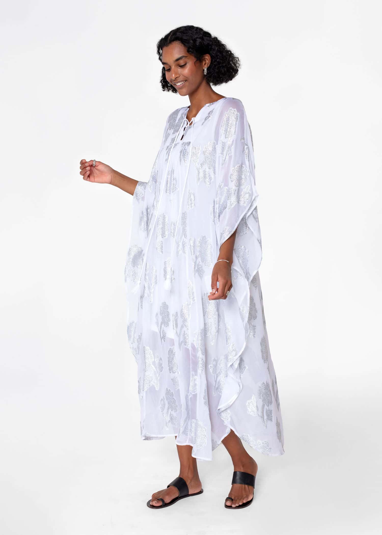 PARADISE Glittrig lång kaftan  - Vit 4 - Indiska
