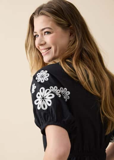 ELIZABETH Broderad blus med blommor - Svart 3 - Indiska