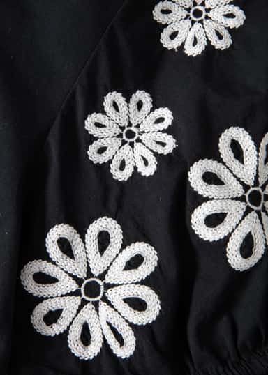 ELIZABETH Broderad blus med blommor - Svart 6 - Indiska