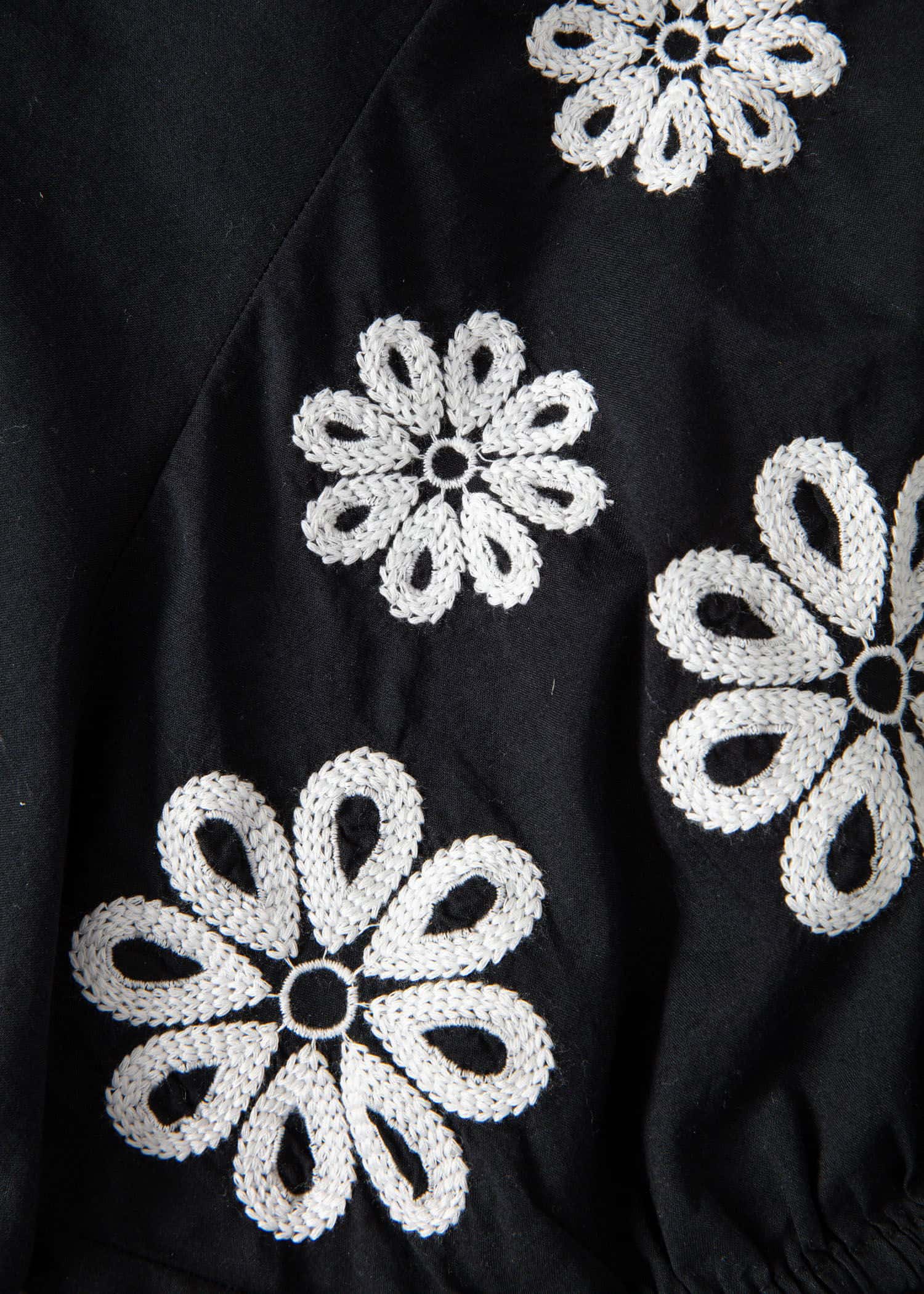 ELIZABETH Broderad blus med blommor - Svart 6 - Indiska