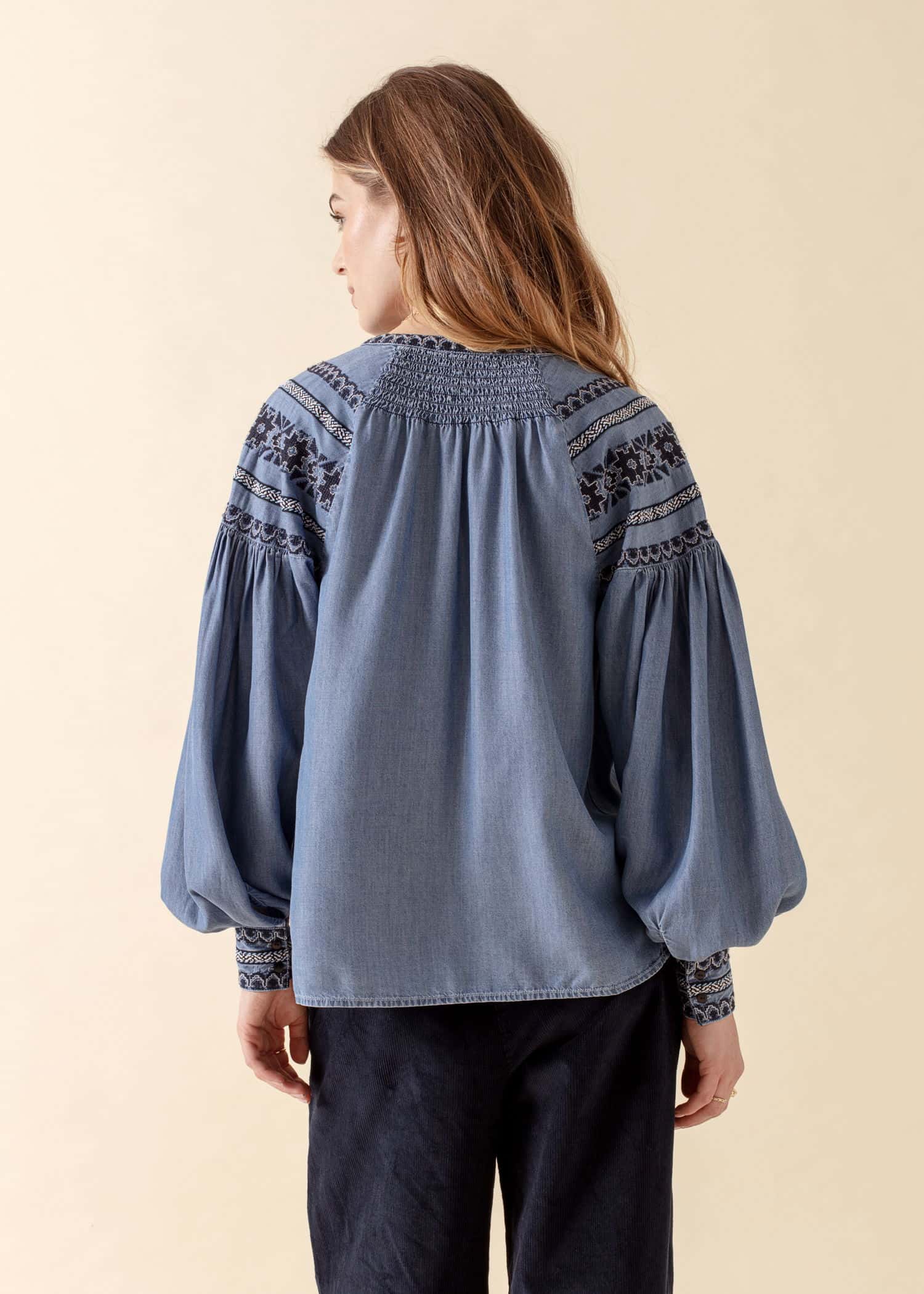 MARYLIN Blå broderad blus - Blå 3 - Indiska
