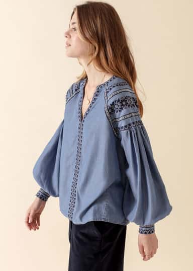 MARYLIN Blå broderad blus - Blå 4 - Indiska