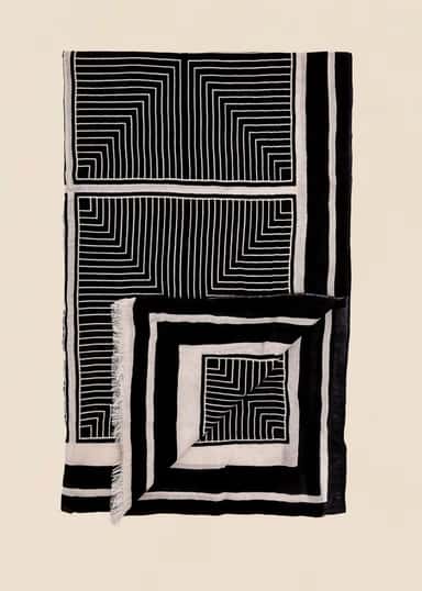 STRIPED Mønstret langt skjerf - Svart 1 - Indiska