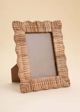 RATTAN SCALLOP PHOTO FRAME - NATURAL