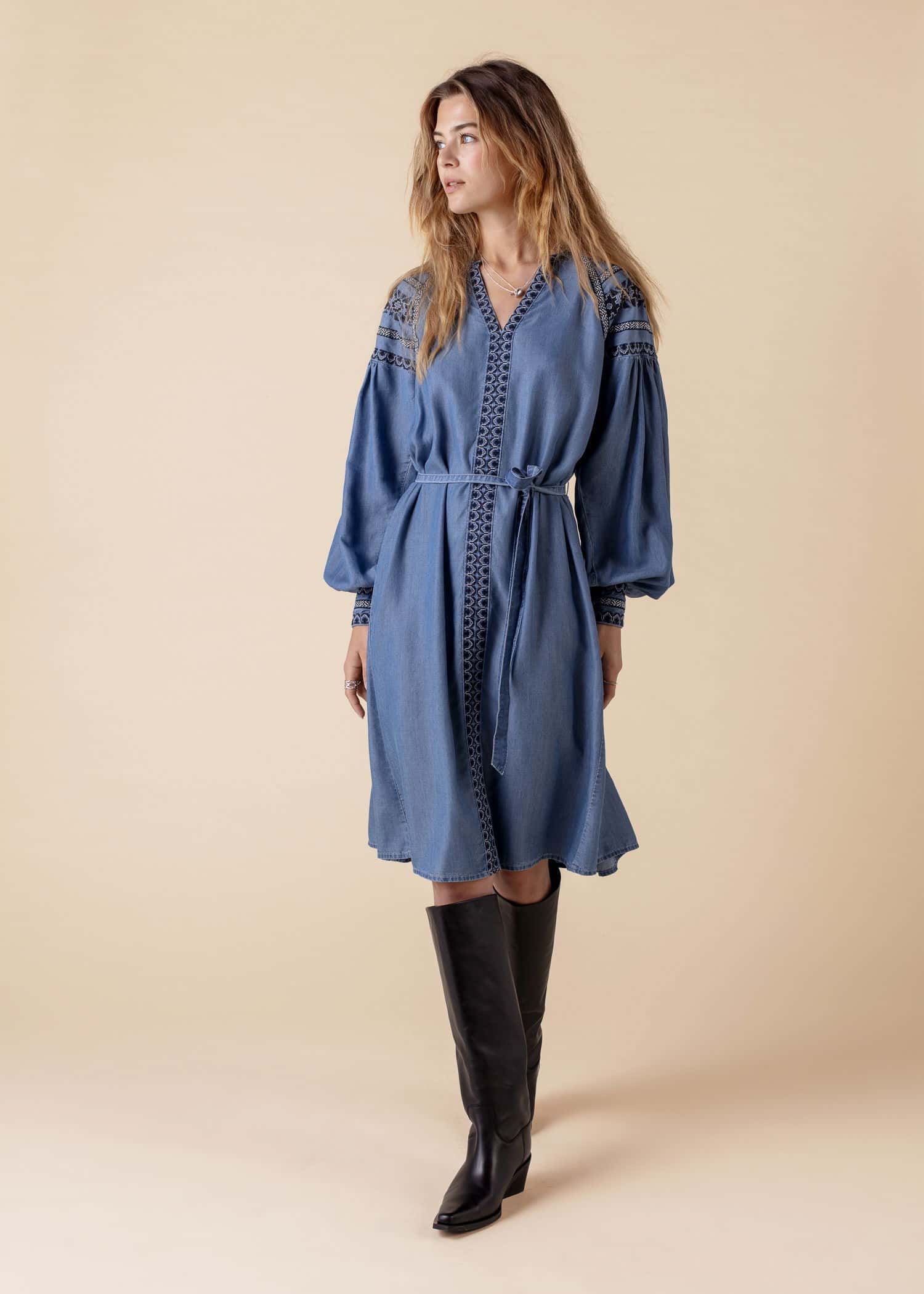 LOURDES Brodeerattu Tencel-mekko  - Sininen 1 - Indiska
