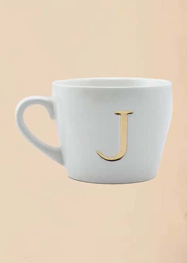MO1 Mugg med bokstav - J NO - Indiska