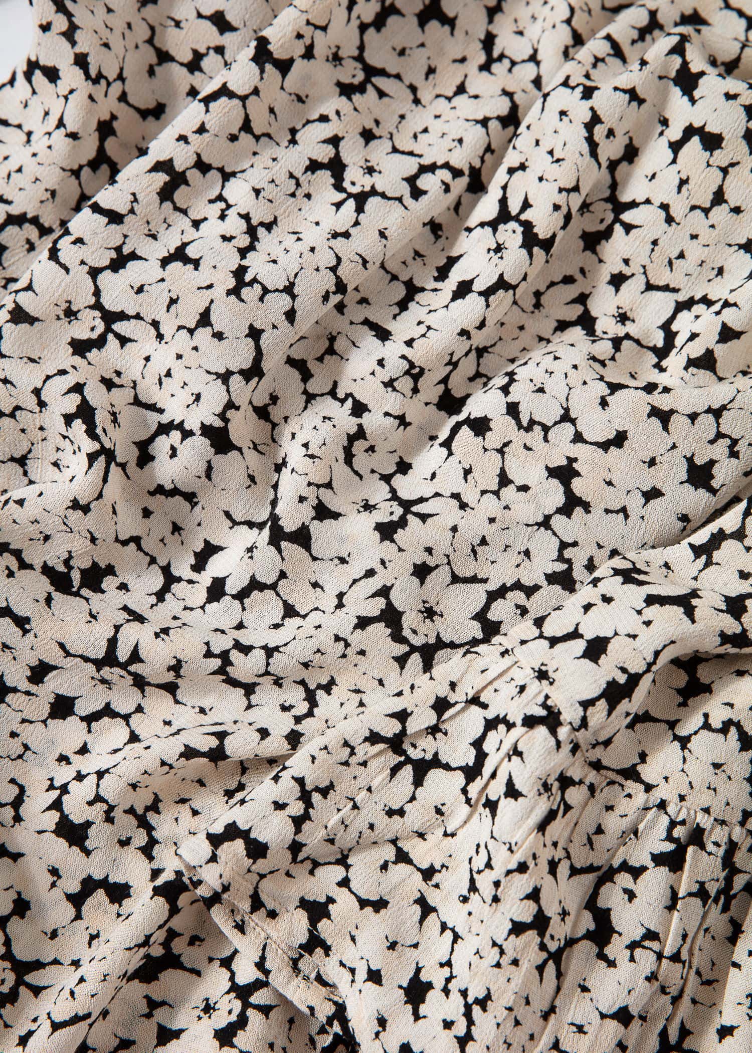 DOLLIE Kukallinen pusero 3/4-pituisilla hihoilla - Musta 2 - Indiska