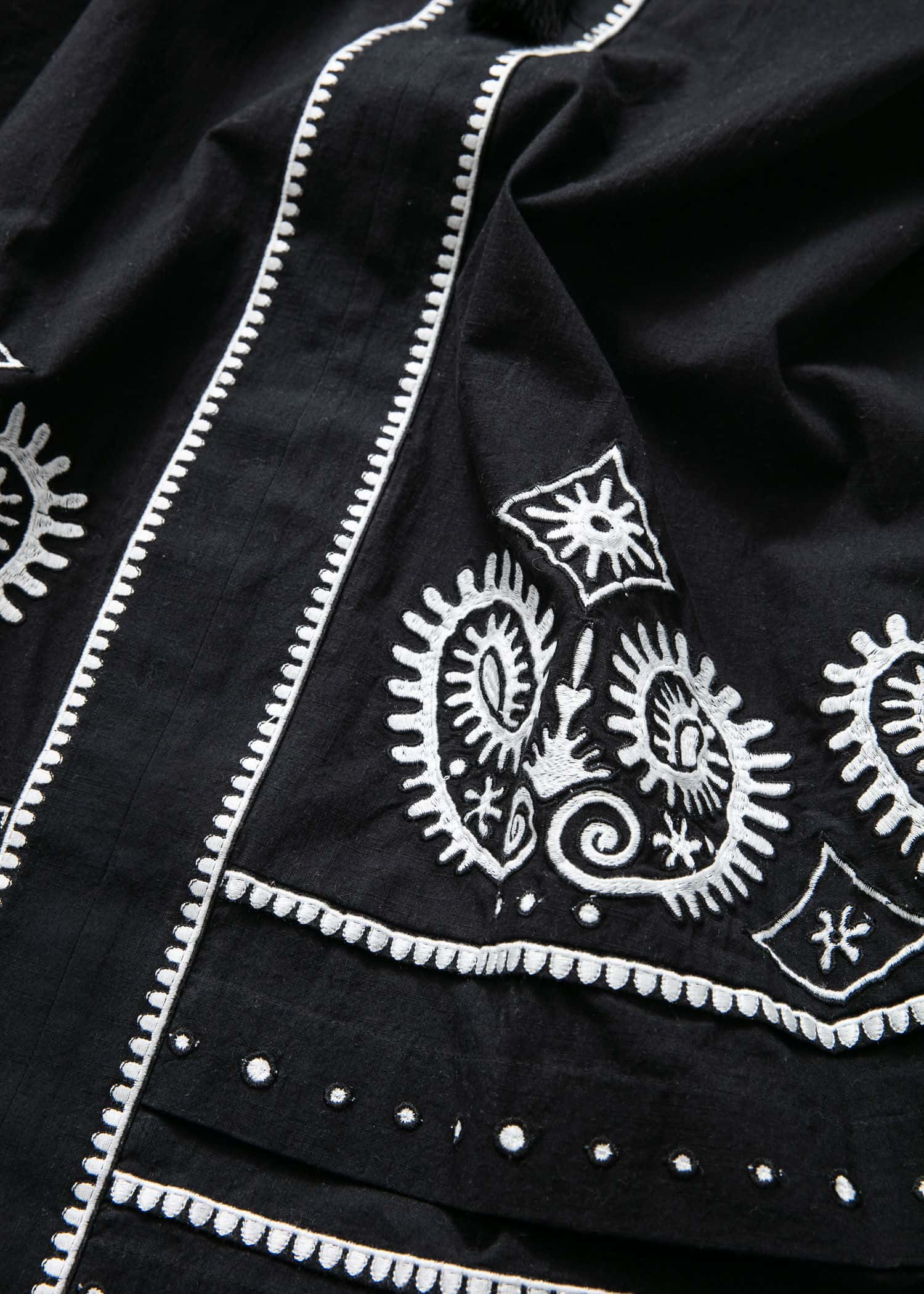 INA Broderad lång klänning - Svart 2 - Indiska