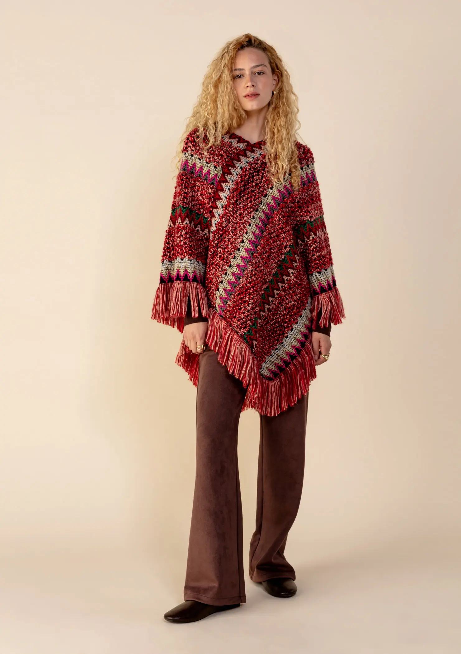 https://a.storyblok.com/f/301127/1481x2100/65e506fd53/poncho.webp