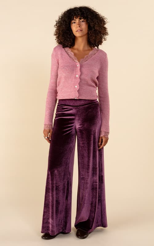 https://a.storyblok.com/f/301127/500x800/3ab45eb7b5/lillemorwinevelourarket.jpg