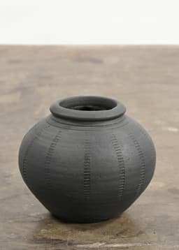 Terracotta vase S - Black
