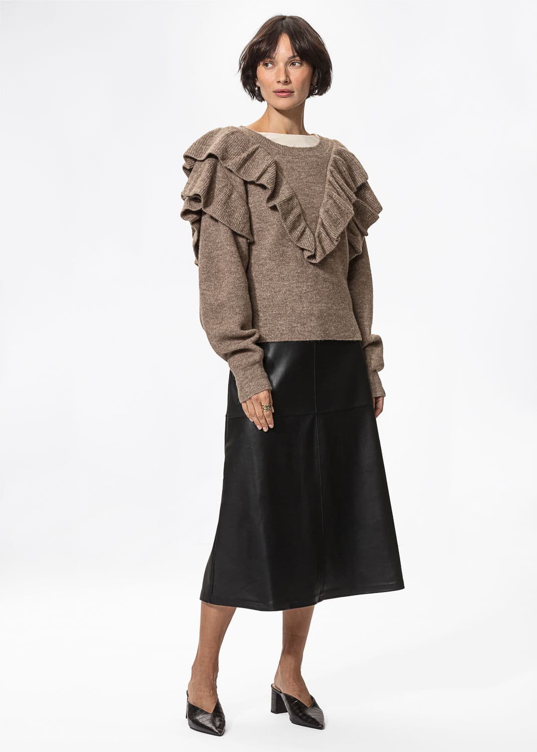 RUFFLE SWEATER - BEIGE